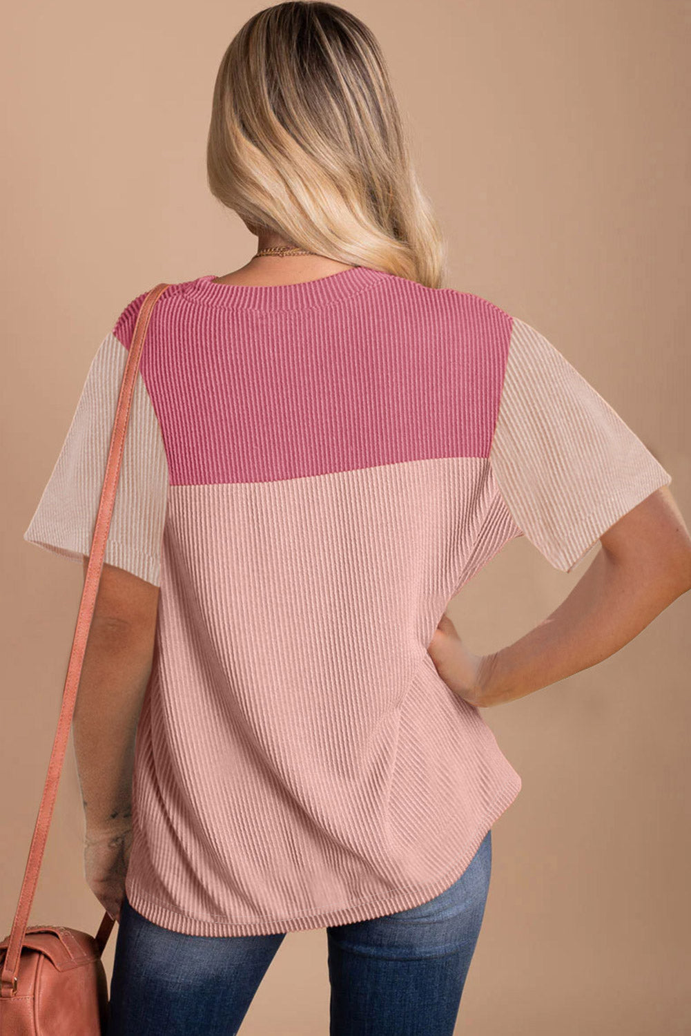 Schwarzes, geripptes Colorblock-T-Shirt mit Struktur