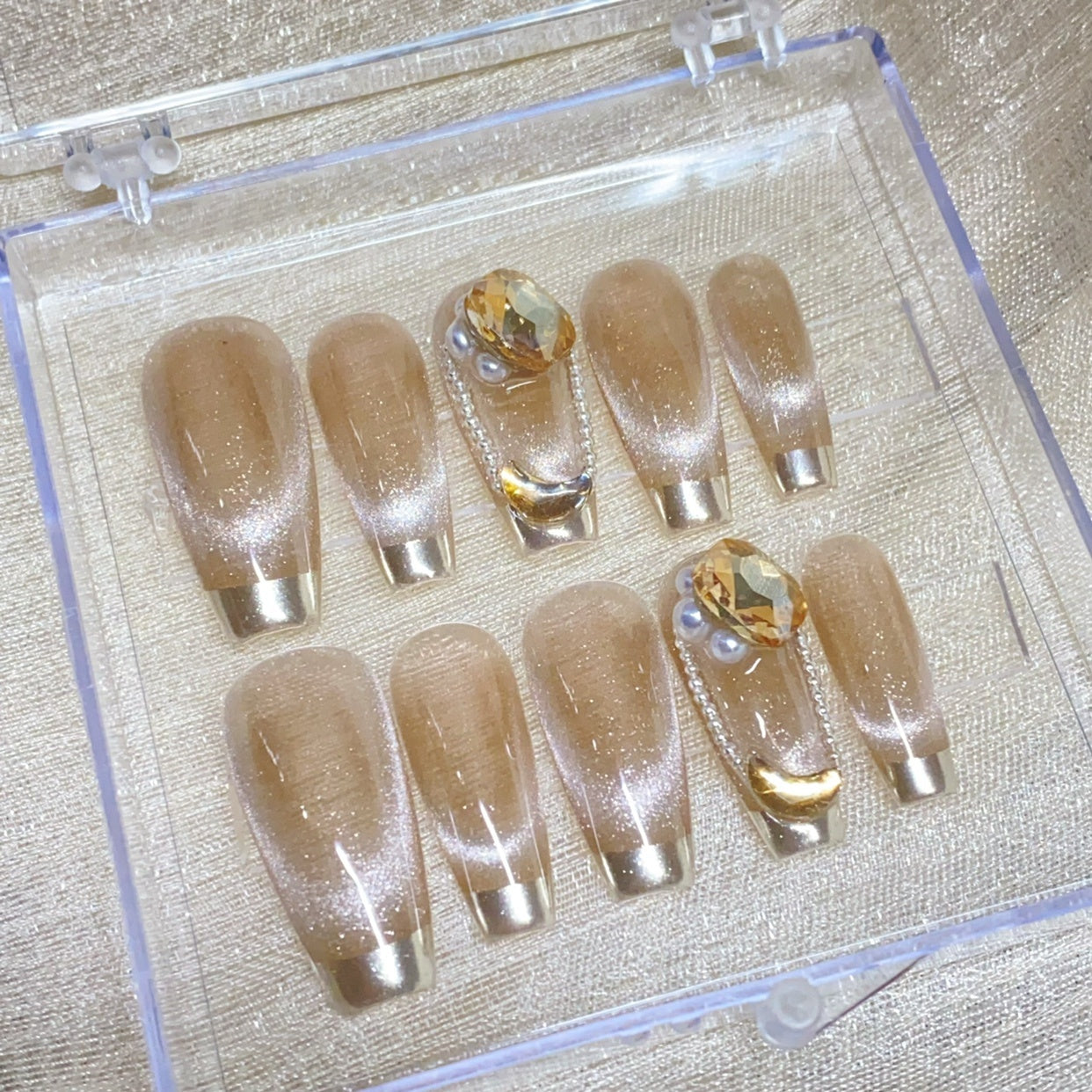 Temperament cat eye champagne manicure nails