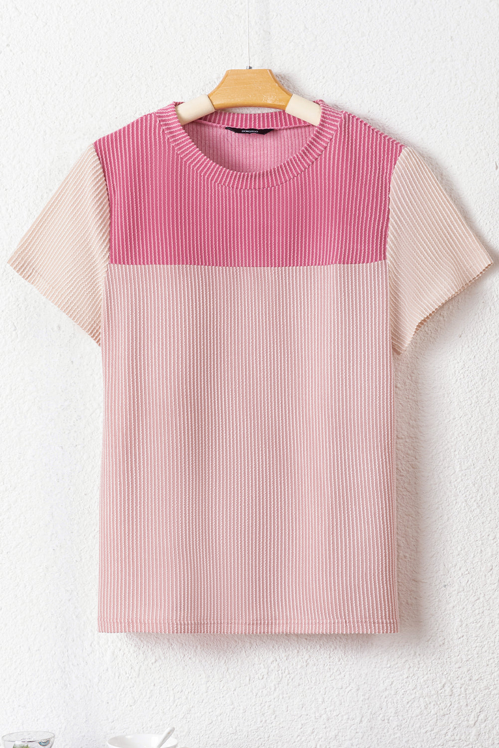 Schwarzes, geripptes Colorblock-T-Shirt mit Struktur