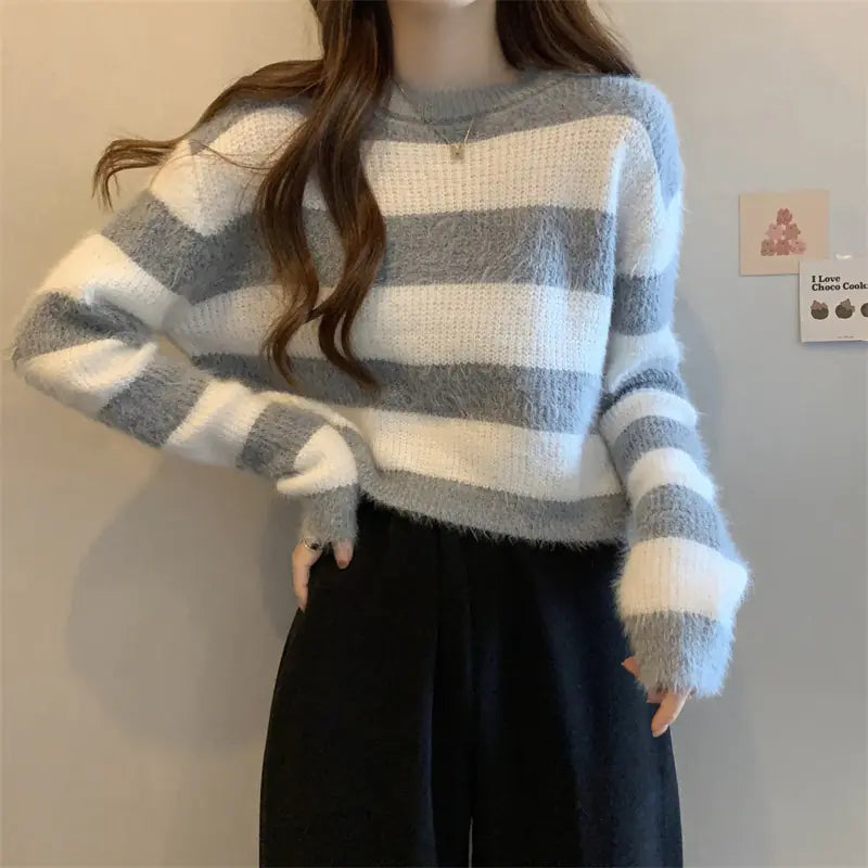 Chic knitted sweater striped pattern