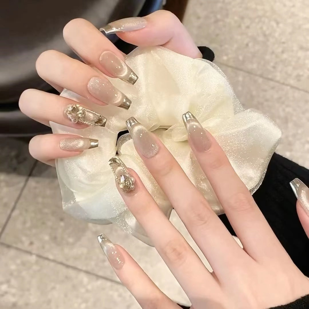 Temperament cat eye champagne manicure nails