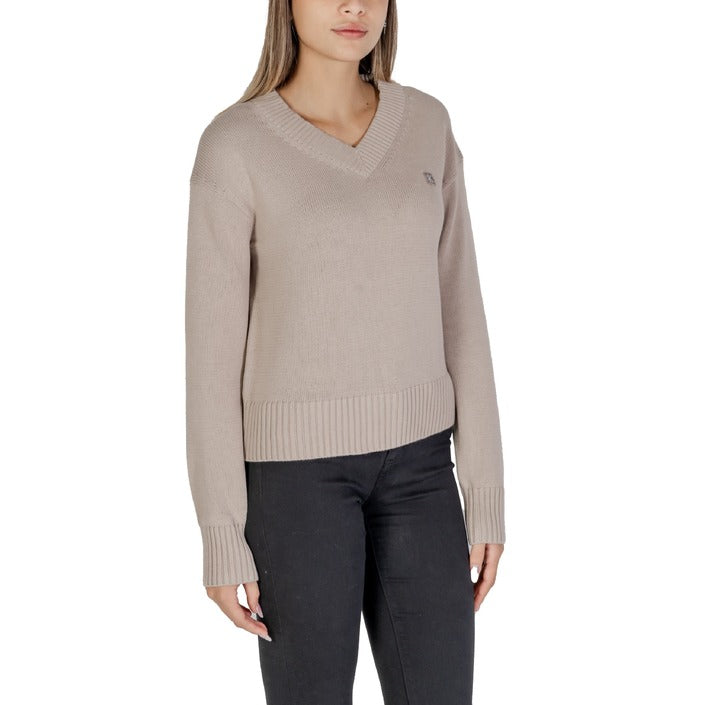 Calvin Klein Women's Knitwear - Stylish and Comfortable Sweater for Fall and Winter