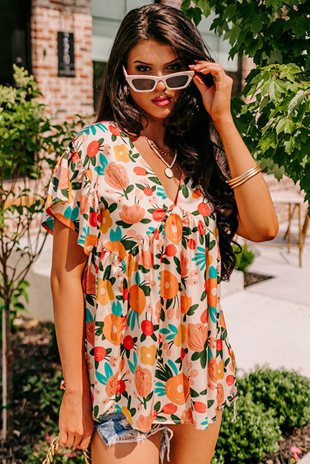 Apricot-colored blouse with short sleeves, V-neck and floral print