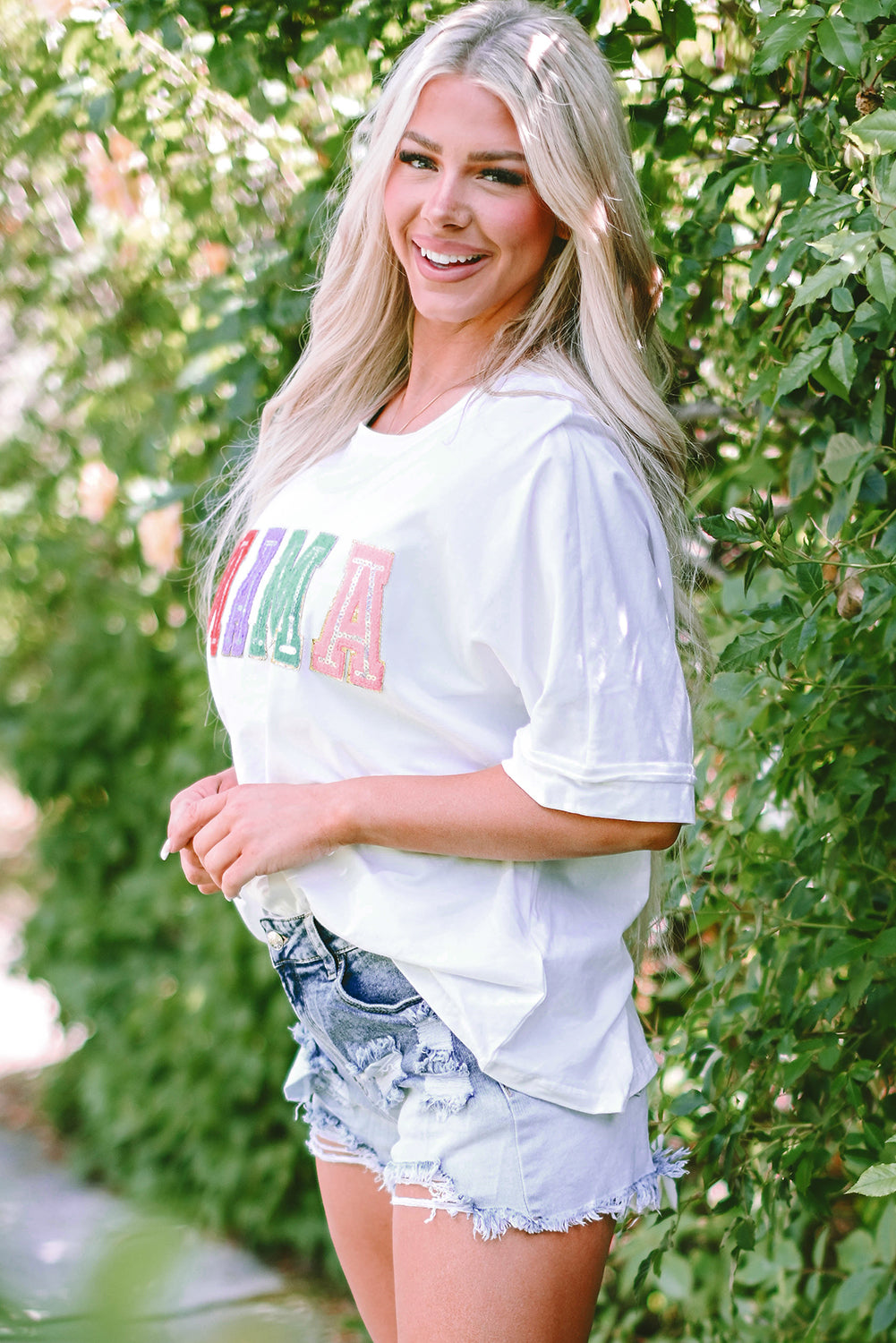 White MAMA T-shirt with chenille patches and round neckline