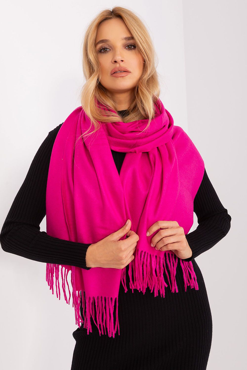 AT Scarf Model 187617 - Stylish and Comfortable