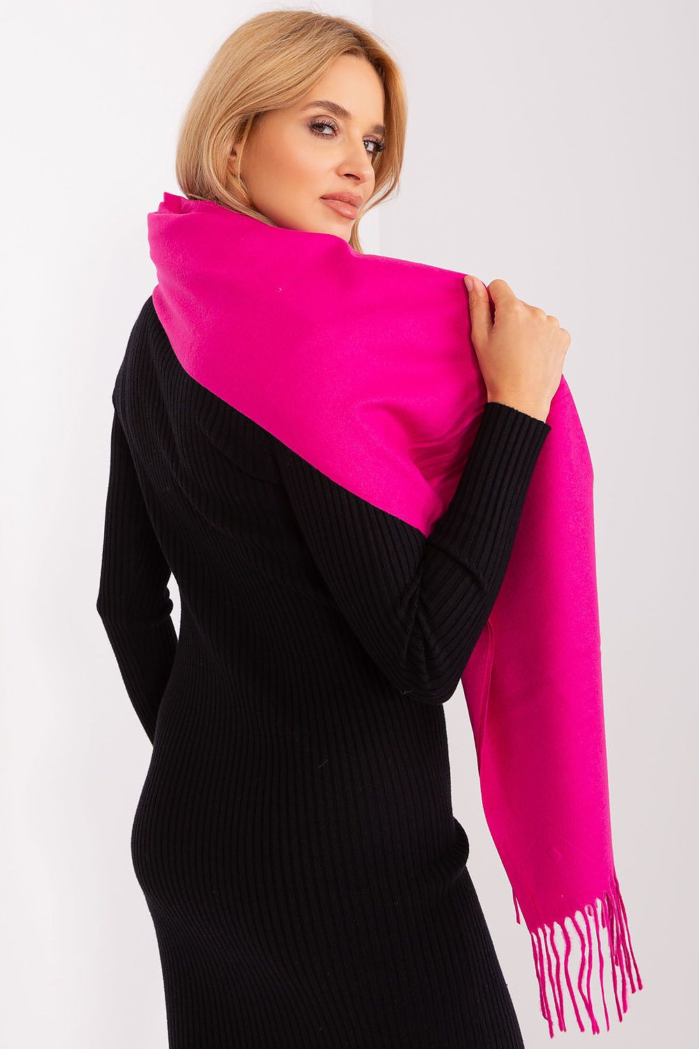 AT Scarf Model 187617 - Stylish and Comfortable