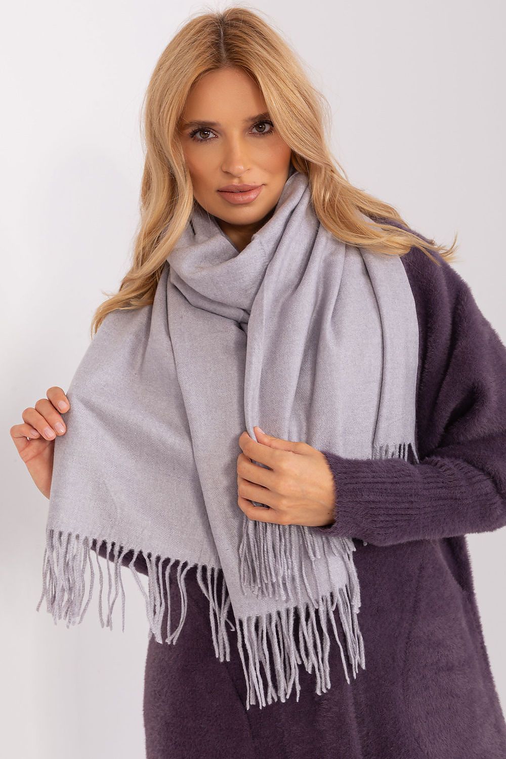 AT Scarf Model 187617 - Stylish and Comfortable