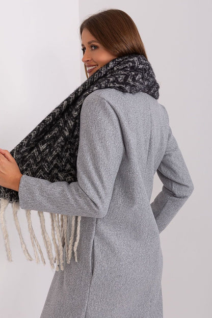 AT Scarf Model 189246 – Stylish Warmth for the Winter