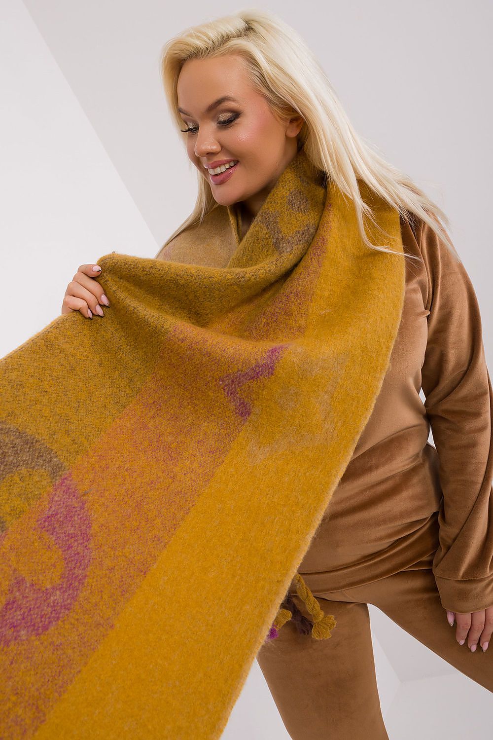 scarf model 190561 AT