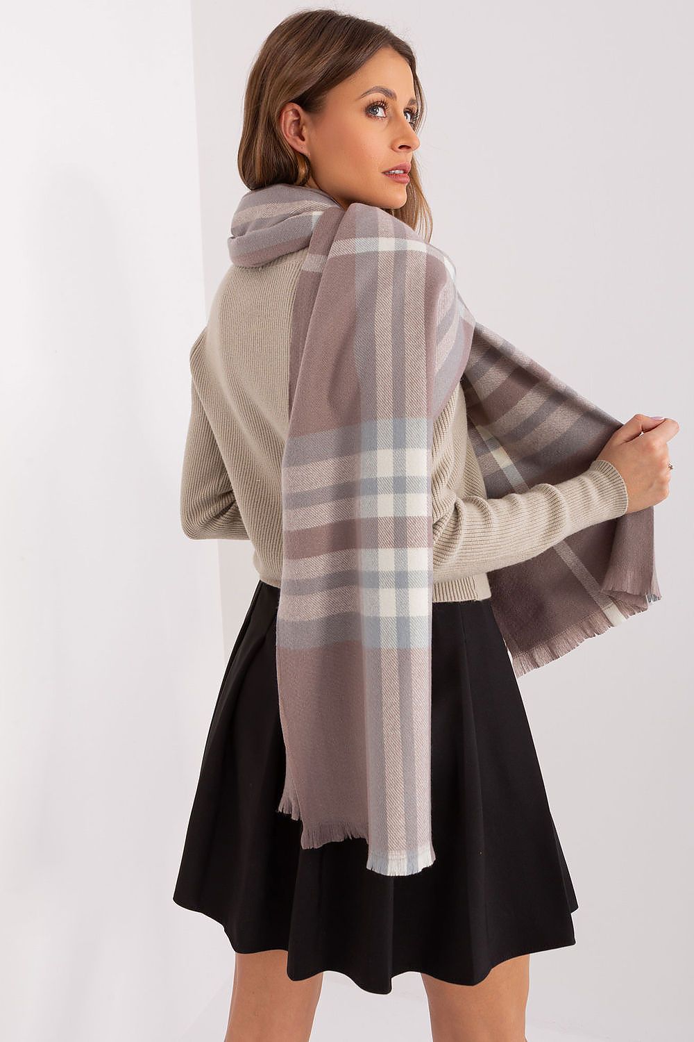 scarf model 190569 AT