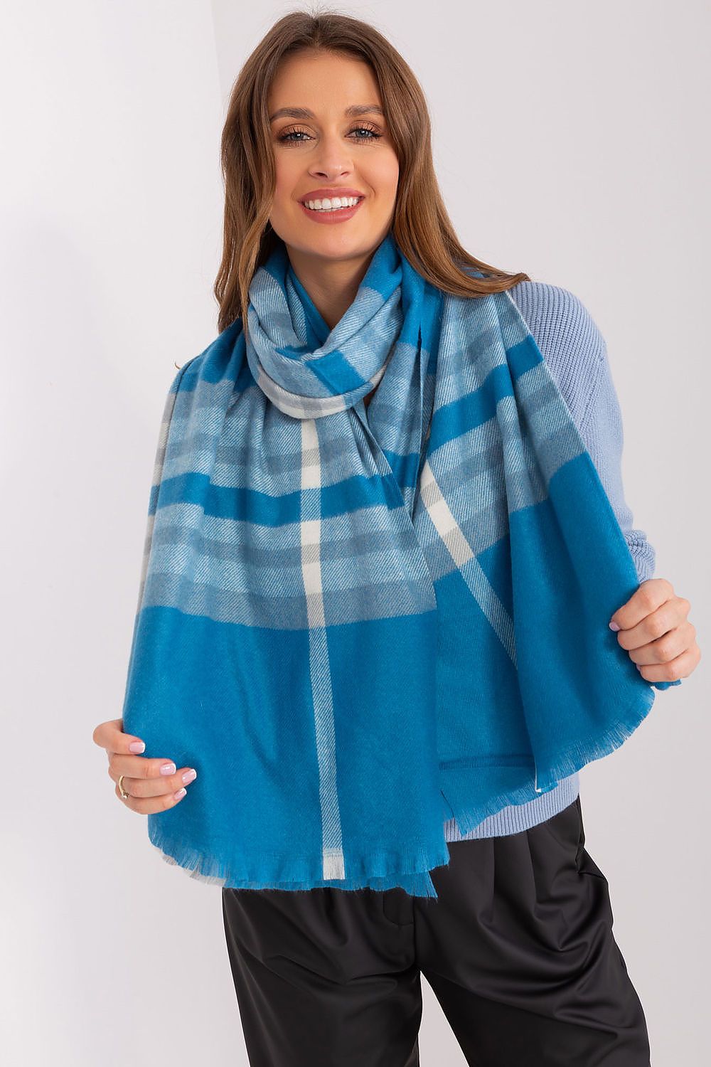 scarf model 190569 AT