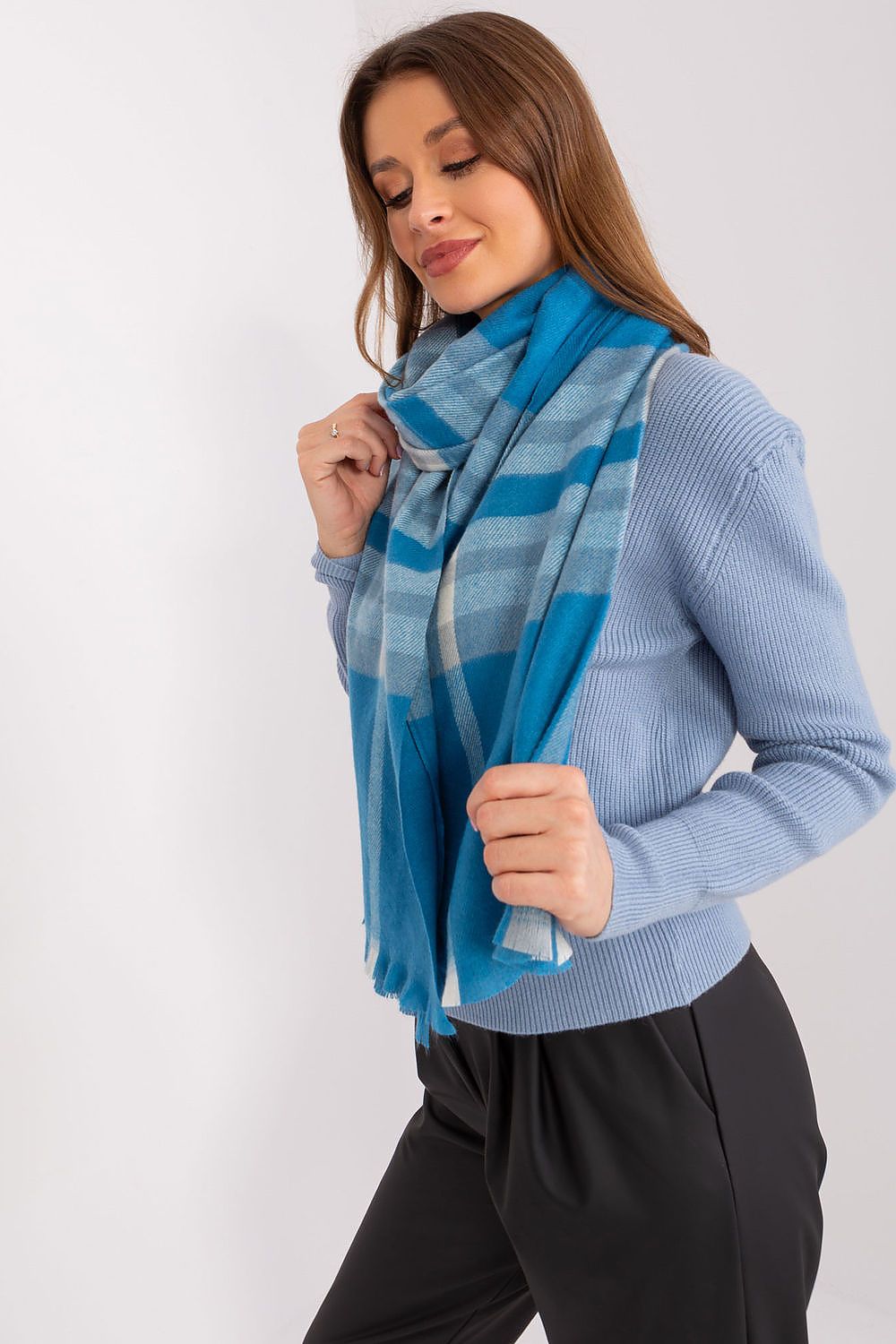 scarf model 190569 AT