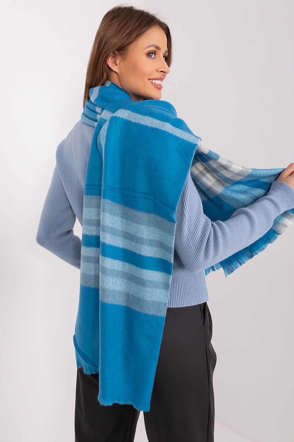 scarf model 190569 AT