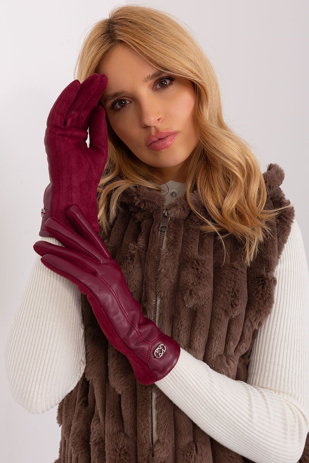 gloves model 191103 AT