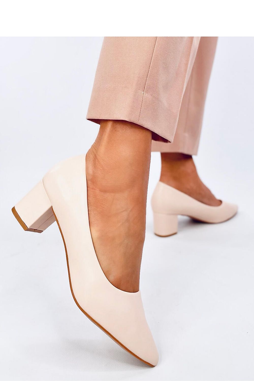 Pumps with thick heel model 194613 Inello