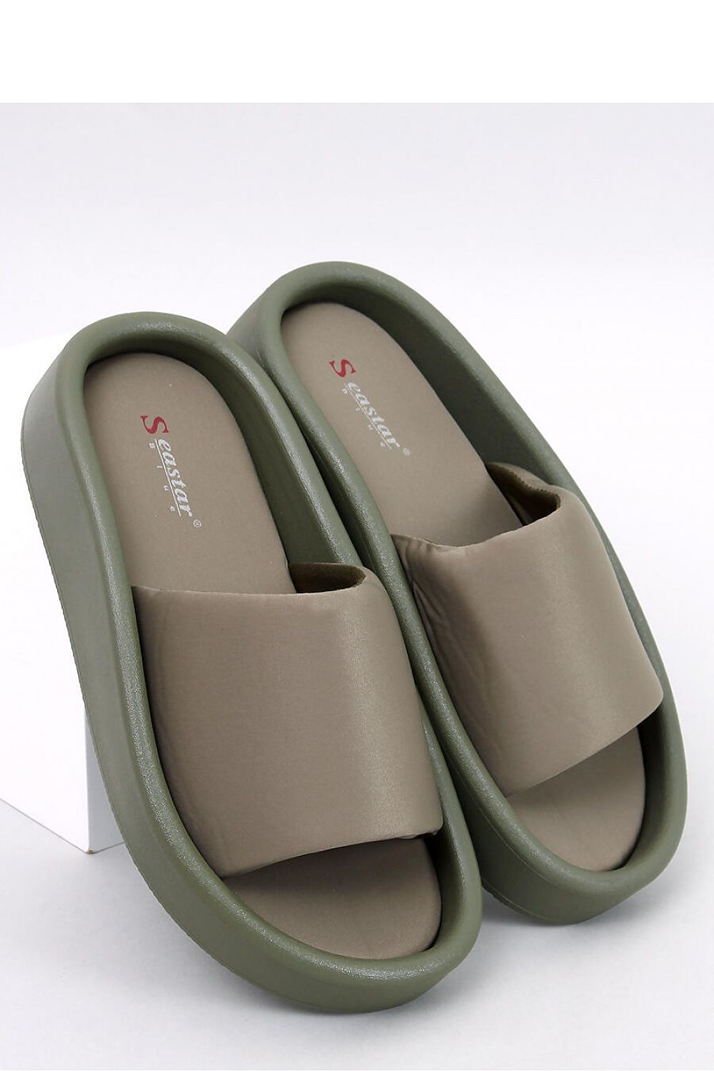 slippers model 194634 Inello