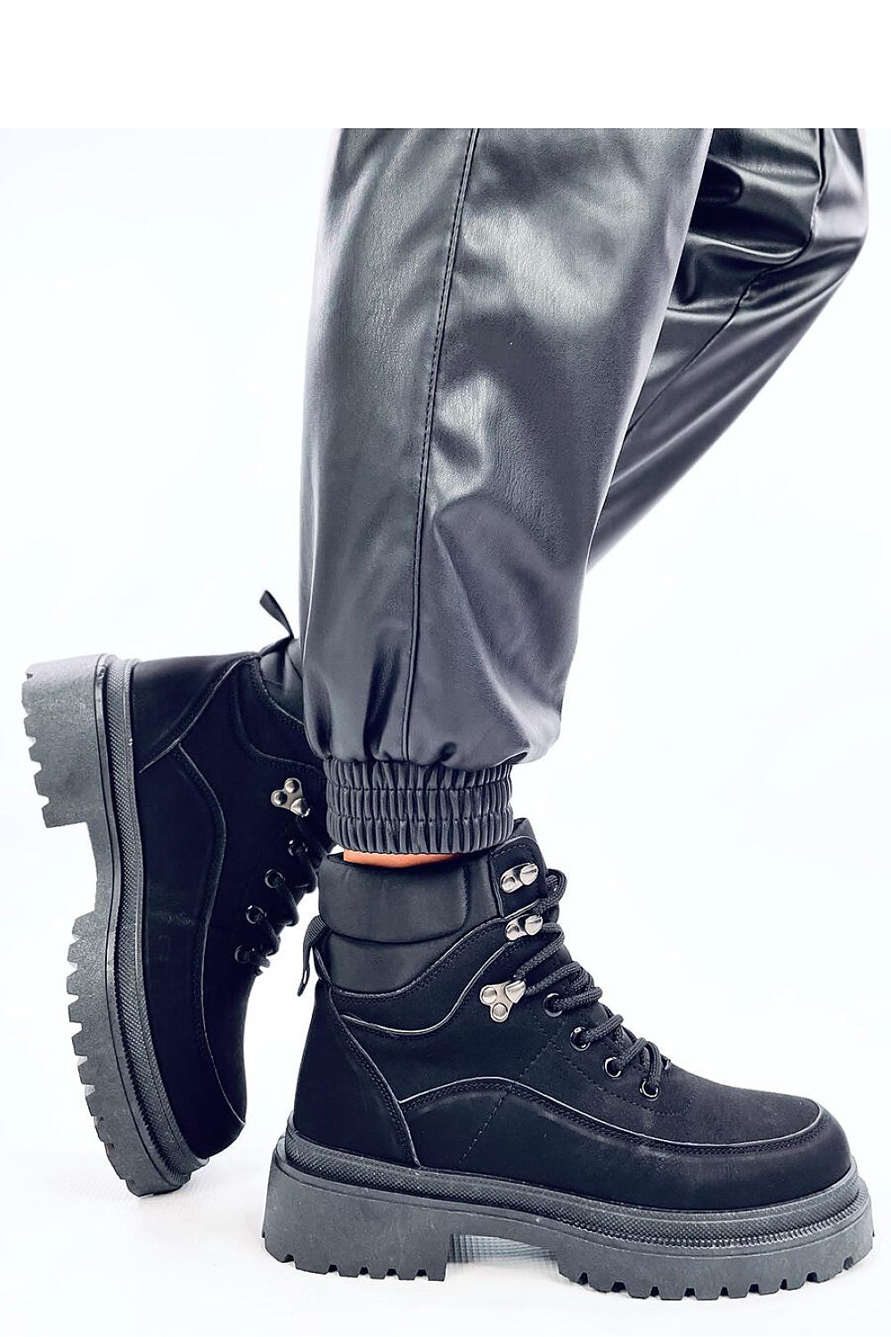 Heavy boots model 201159 Inello