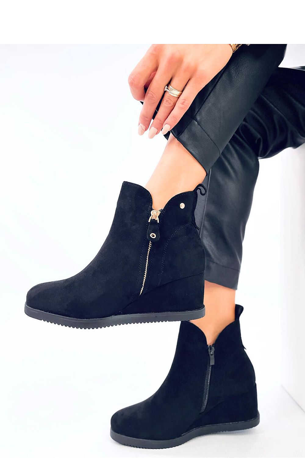 Boots on wedge heel model 201402 Inello