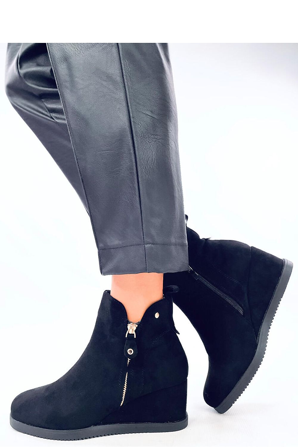 Boots on wedge heel model 201402 Inello