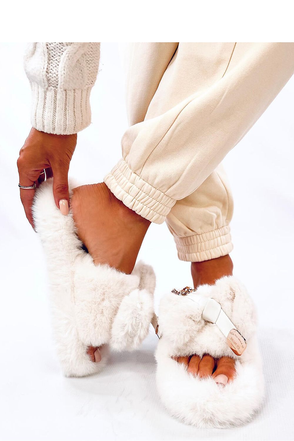 slippers model 201516 Inello