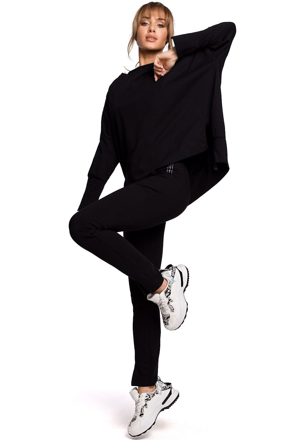 "Broek met rechte pijpen en unieke details van zacht katoen."