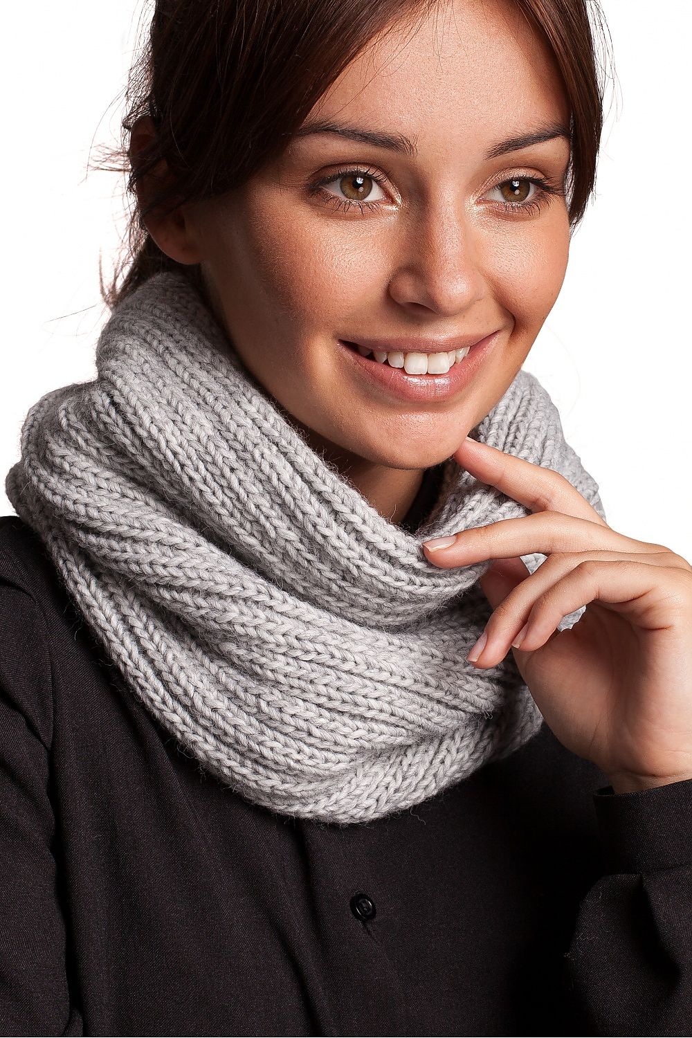 Loop Shawl model 148895 BE Knit