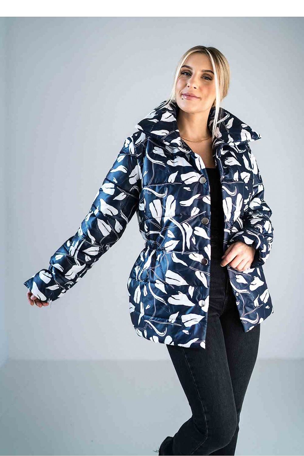 Lustre Luxe – Glänzend wattierte Jacke mit Stehkragen und elastischem Bund |174069 Abb