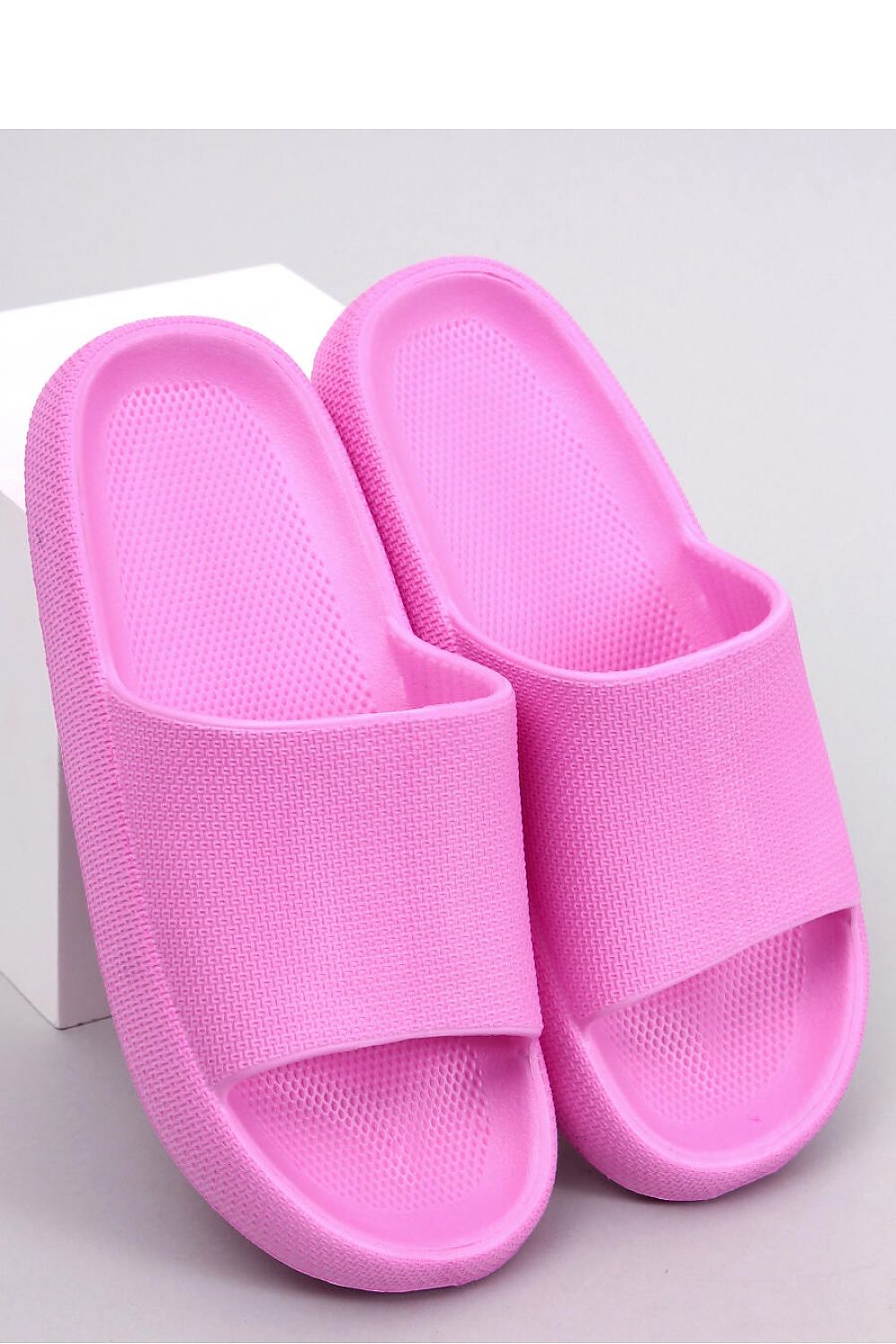 slippers model 180434 Inello