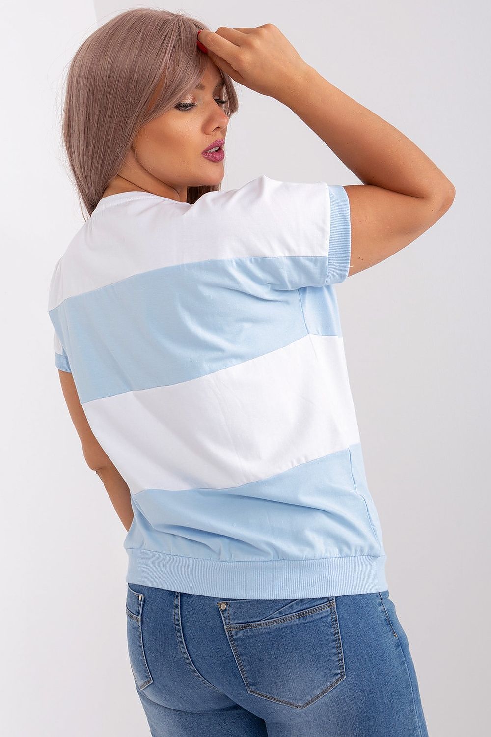 Bluse in Übergröße, Modell 182746. Relevanz