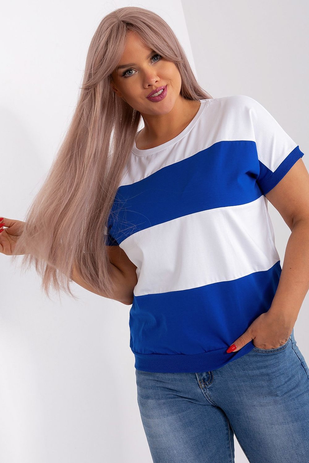 Bluse in Übergröße, Modell 182746. Relevanz