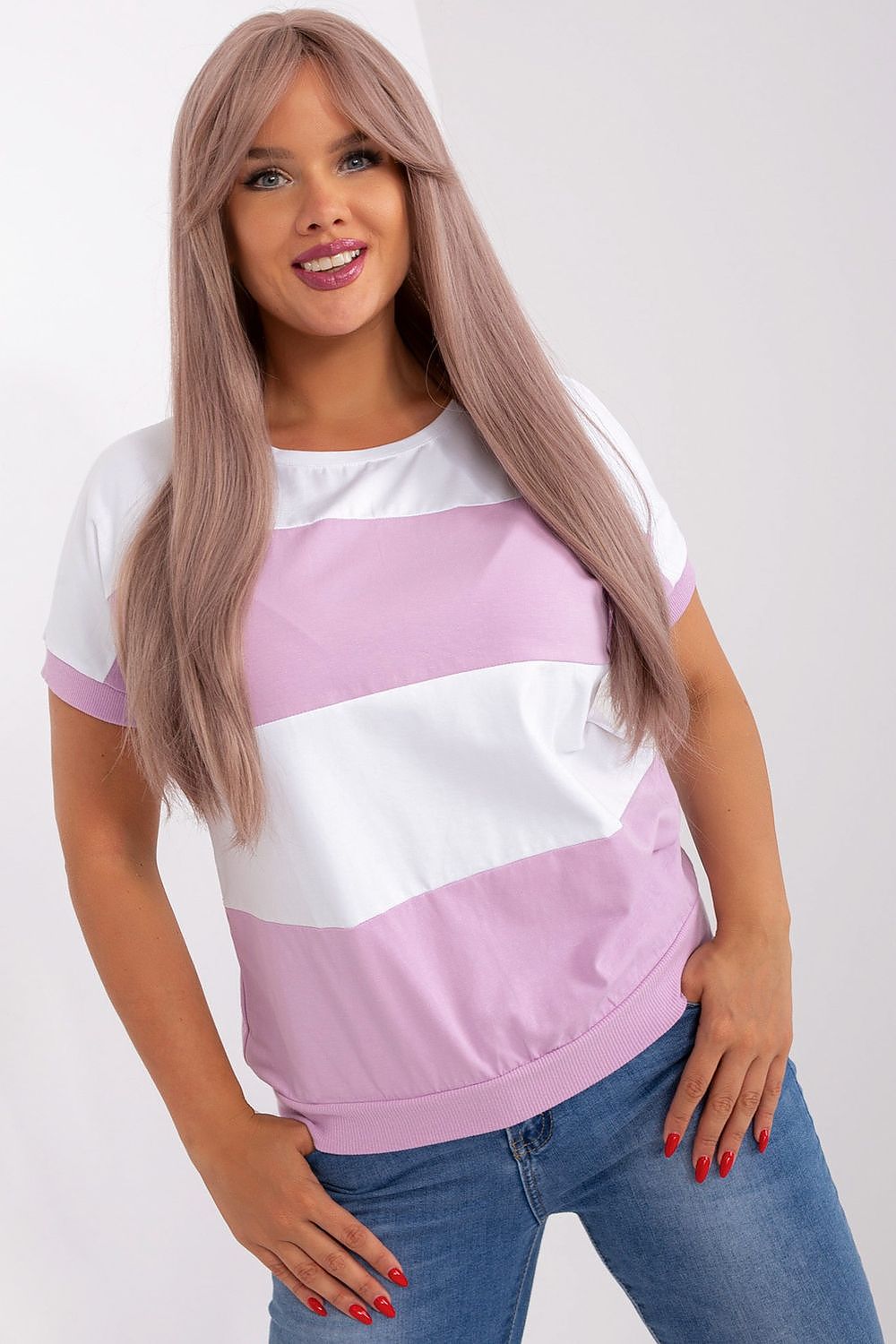 Bluse in Übergröße, Modell 182746. Relevanz