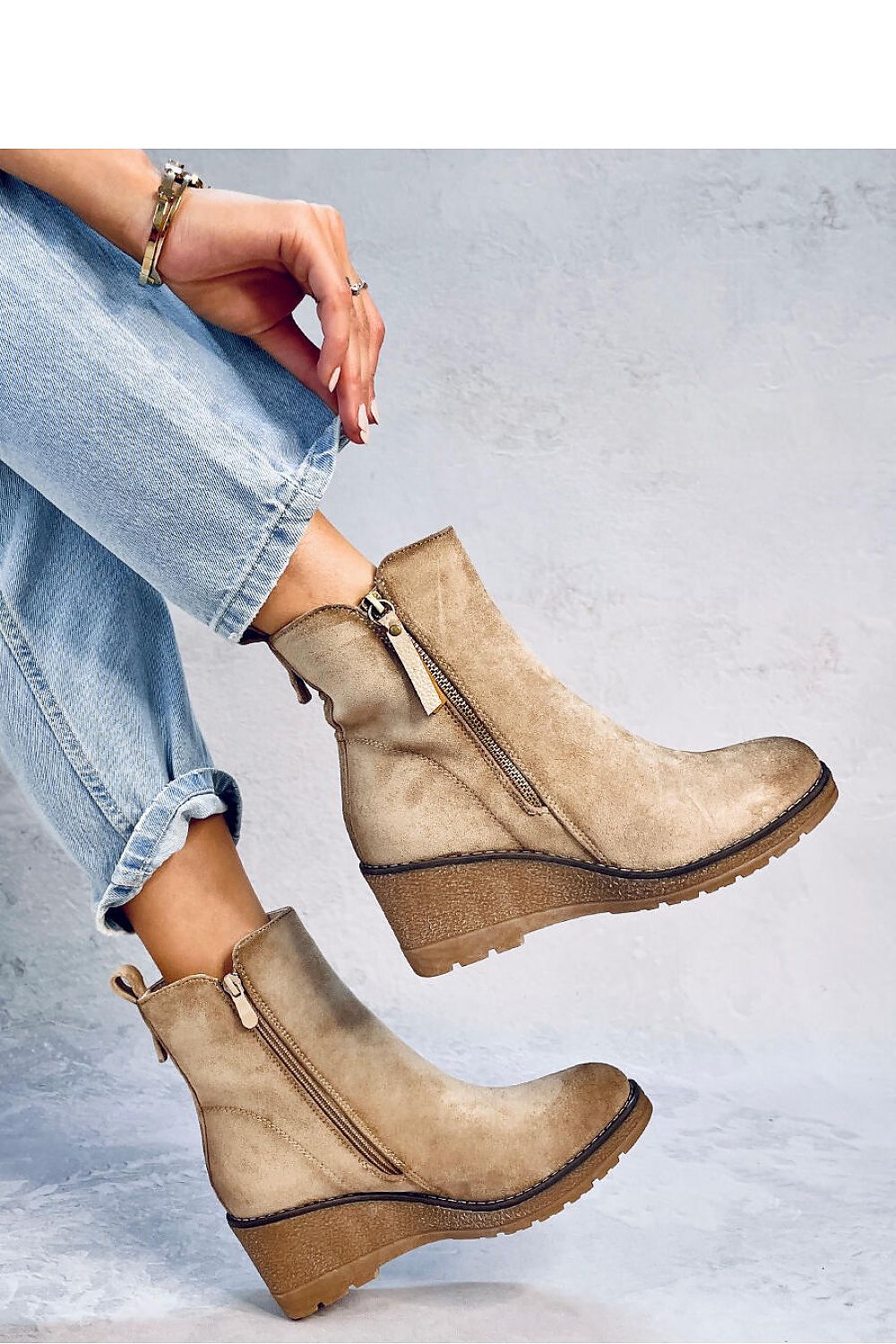 Boots on wedge heel model 184467 Inello