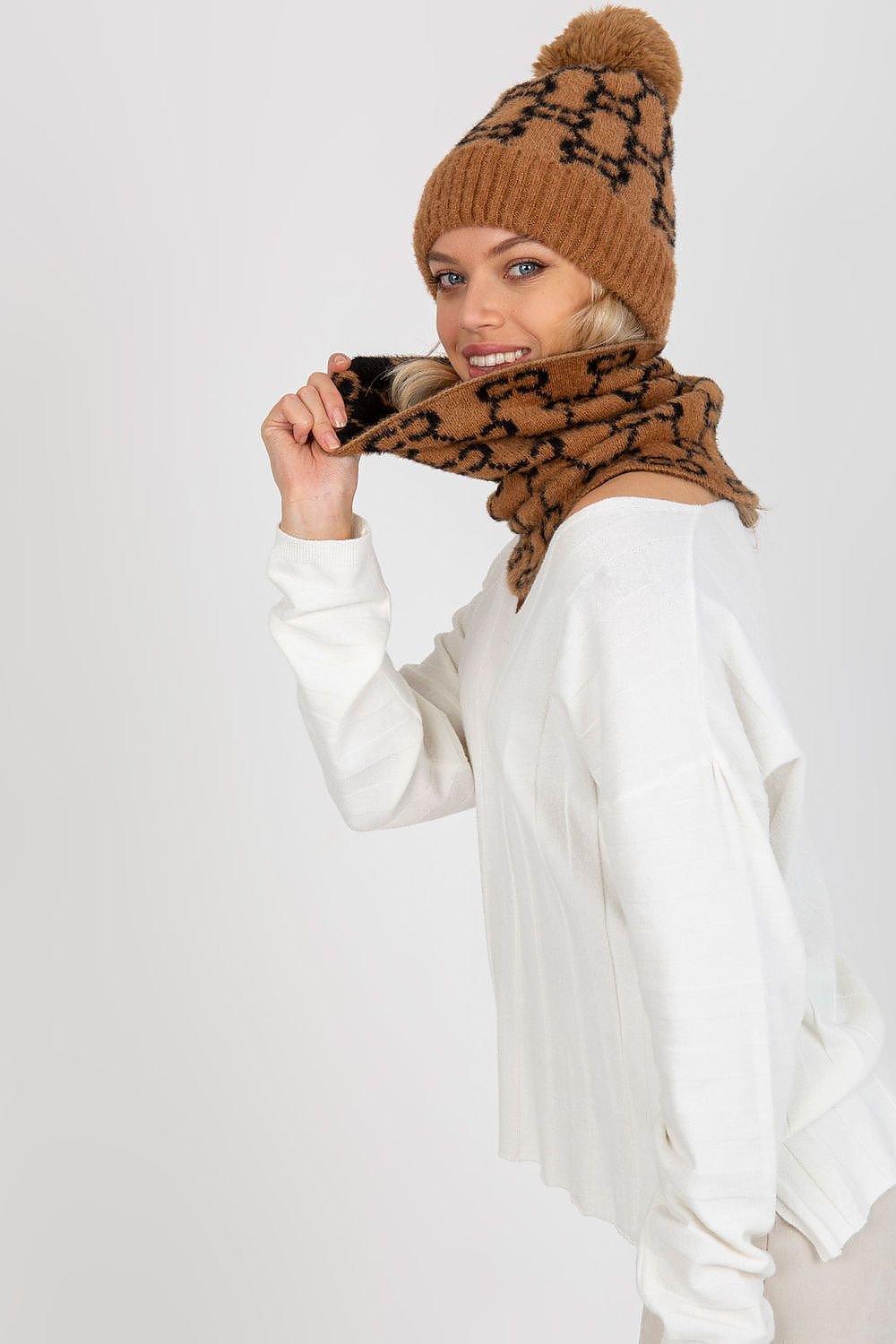 Loop Shawl model 185920 AT