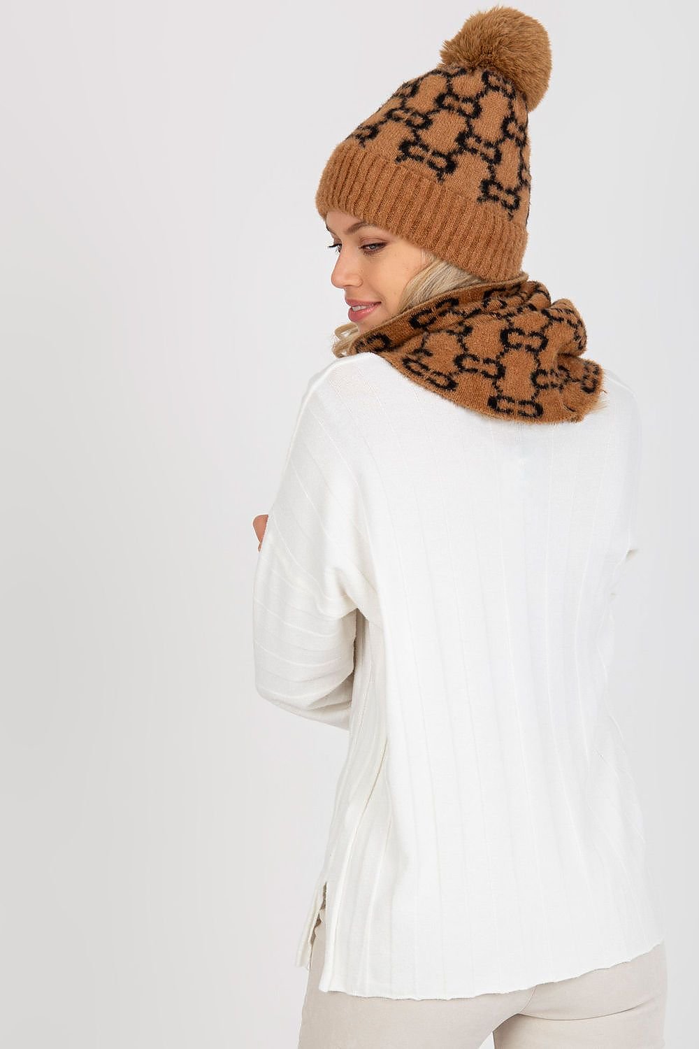 Loop Shawl model 185920 AT