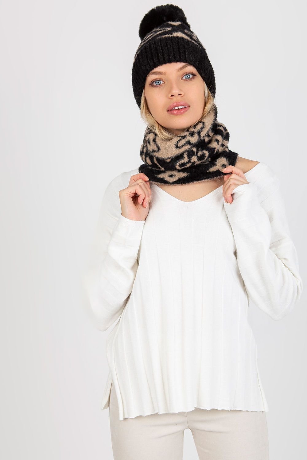 Loop Shawl model 185923 AT