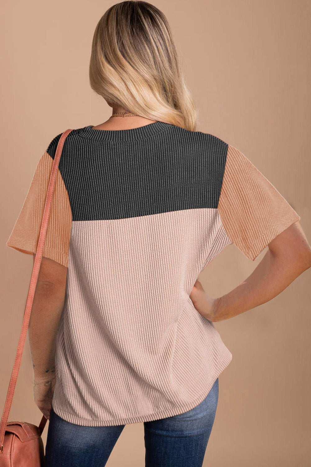 Schwarzes, geripptes Colorblock-T-Shirt mit Struktur