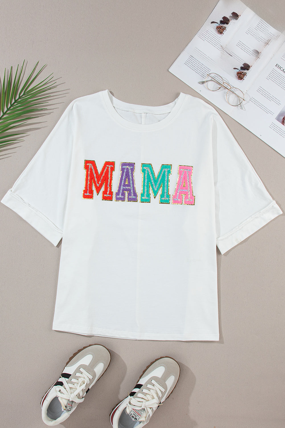 Witte MAMA T-shirt met chenille patches en ronde hals