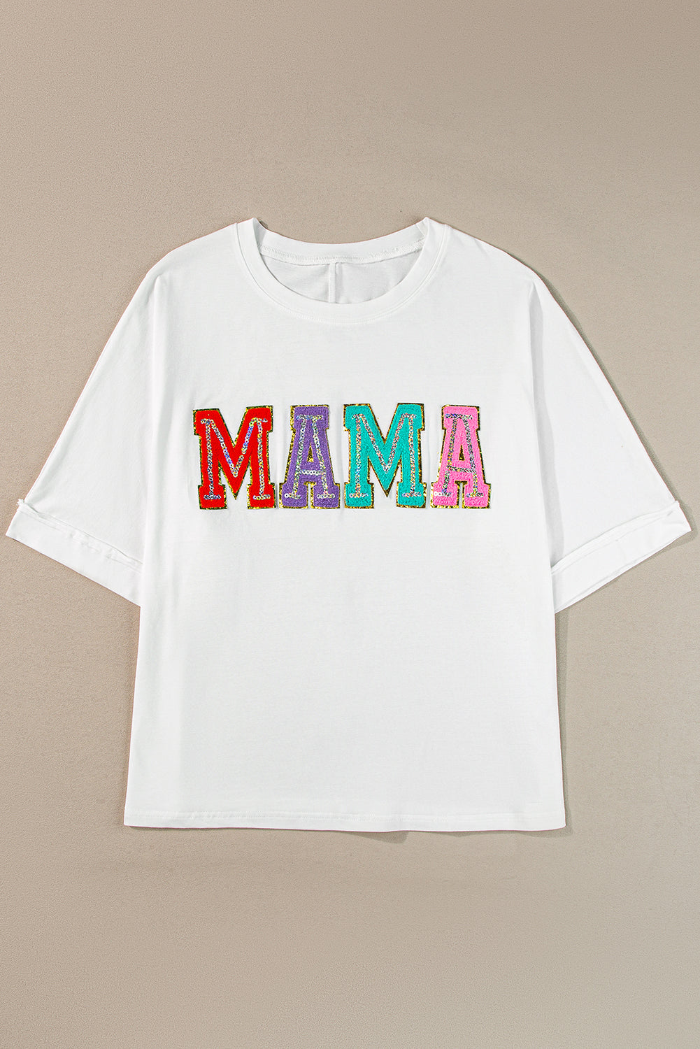 Weißes MAMA-T-Shirt mit Chenille-Patches und Rundhalsausschnitt