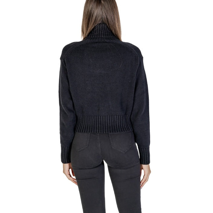 Calvin Klein Women's Knitwear - Luxury Sweaters for Fall and Winter