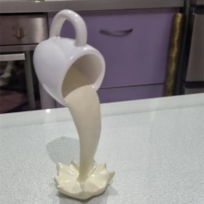 Harzstatuen, schwimmende Kaffeetasse, Kunstskulptur, Dekoration