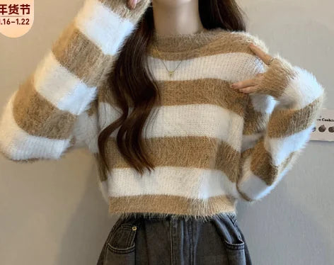 Chic knitted sweater striped pattern